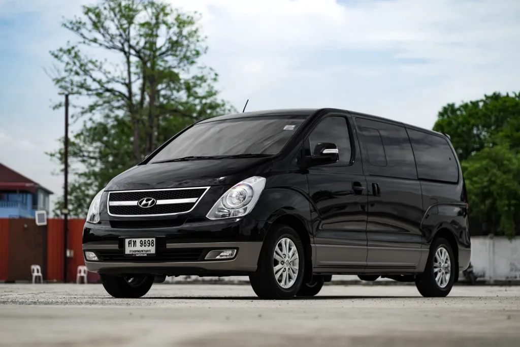 Hyundai H-1 2.5 Deluxe Van