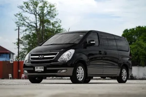 Hyundai H-1 2.5 Deluxe Van
