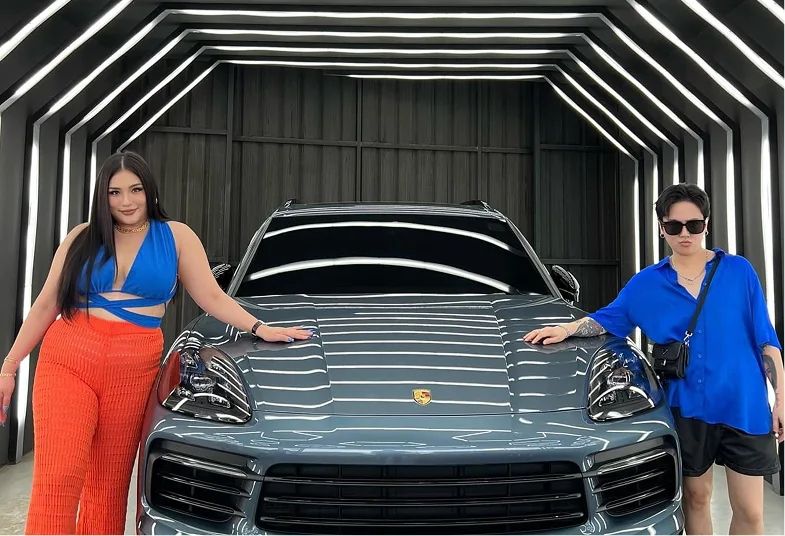 เหมือนฝัน น.